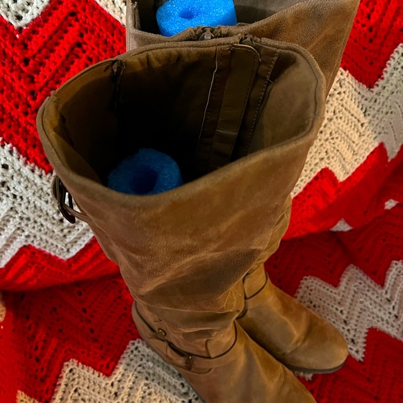 Ladies Beartraps Knee Boots,Size 9, a deep tan, Pre-loved in excellent condition - Picture 3 of 5